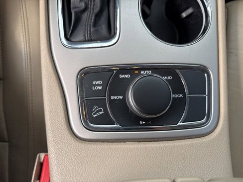 Used 2017 Jeep Grand Cherokee Limited w/ Luxury Group II image 40