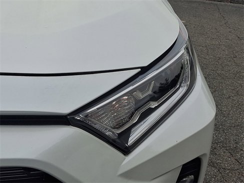 Used 2020 Toyota RAV4 Limited image 9