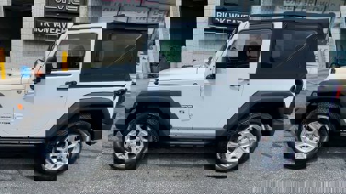 Used 2018 Jeep Wrangler Sport w/ Connectivity Group image 28