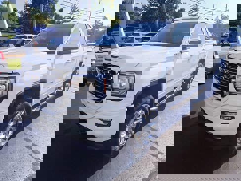 Used 2017 GMC Sierra 1500 SLE image 2
