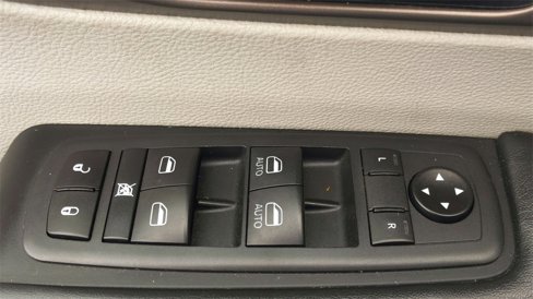 Used 2020 Chrysler Voyager Lxi image 16