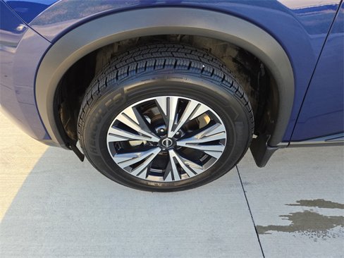 Used 2023 Nissan Rogue SV image 31