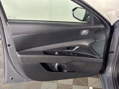 Used 2024 Hyundai Elantra Blue image 10