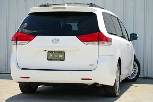 Used 2011 Toyota Sienna XLE image 3