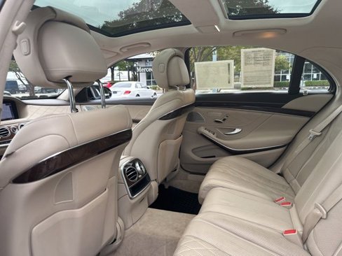 Used 2018 Mercedes-Benz S 560 Sedan image 20