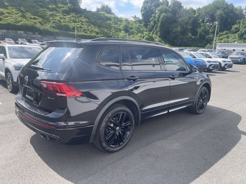 Certified 2022 Volkswagen Tiguan SE R-Line image 6