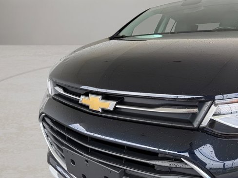 Used 2021 Chevrolet Trax LT w/ Driver Confidence Package image 2