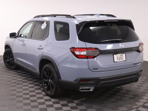 Certified 2025 Honda Pilot Black Edition image 6
