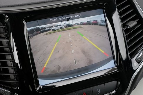 Used 2021 Jeep Cherokee Limited image 32
