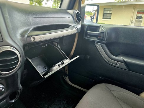 Used 2016 Jeep Wrangler Unlimited Sport w/ Connectivity Group image 24