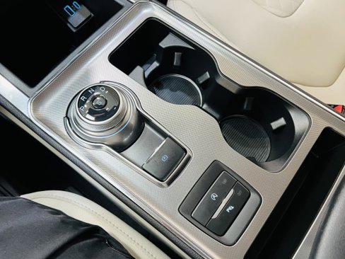 Used 2023 Ford Edge Titanium image 15