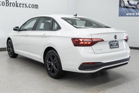 Used 2024 Volkswagen Jetta SE w/ Panoramic Sunroof Package image 6
