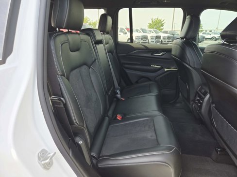 Used 2024 Jeep Grand Cherokee Altitude image 16