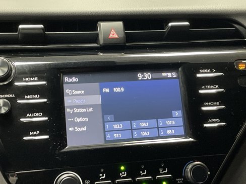 Used 2019 Toyota Camry LE image 23