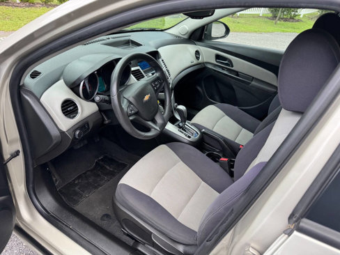 Used 2013 Chevrolet Cruze LS image 22
