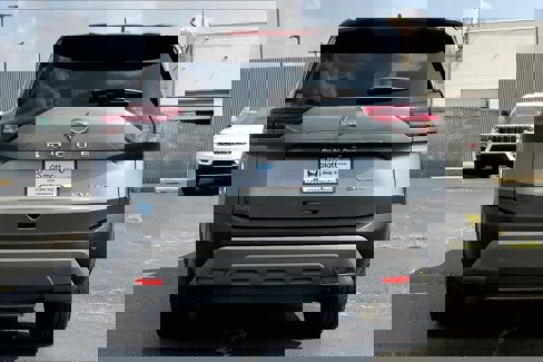 Used 2023 Nissan Rogue SV image 4