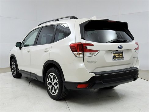 Used 2021 Subaru Forester Premium image 5