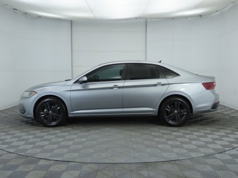 Certified 2024 Volkswagen Jetta SE image 9