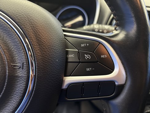 Used 2020 Jeep Compass Limited image 16