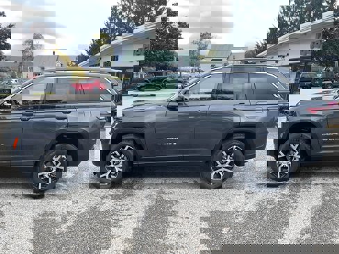 New 2025 Jeep Grand Cherokee Limited w/ Trailer Tow Package image 9