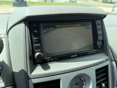 Used 2010 Chrysler Town & Country Touring image 19