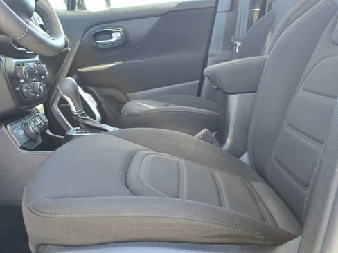 Used 2021 Jeep Renegade Latitude w/ Sun & Sound Group image 16