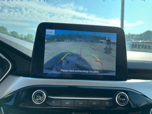 Used 2020 Ford Escape SE image 13