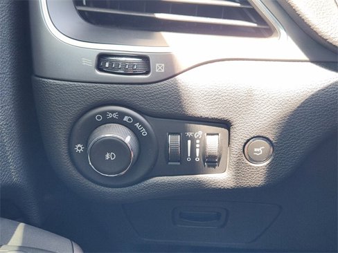 Used 2019 Jeep Cherokee Latitude Plus w/ Comfort/Convenience Group image 22