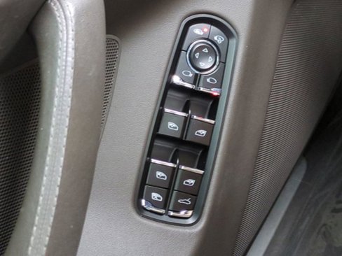 Used 2014 Porsche Panamera S image 22