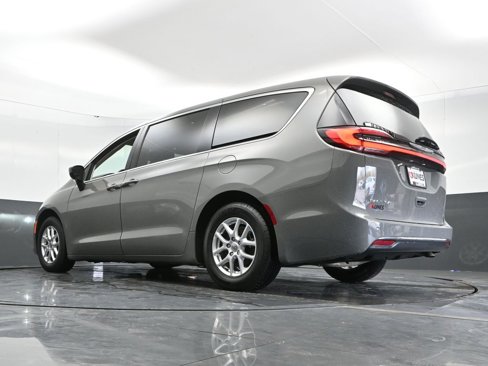 Used 2023 Chrysler Pacifica Touring-L image 53