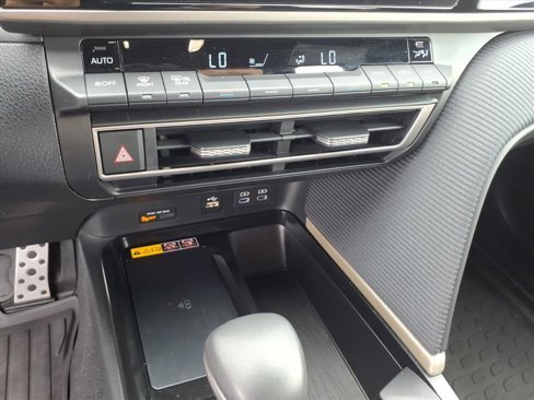 Used 2025 Toyota Camry SE image 21