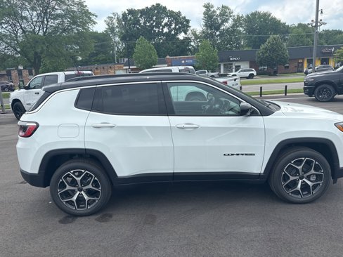 New 2025 Jeep Compass Limited image 4
