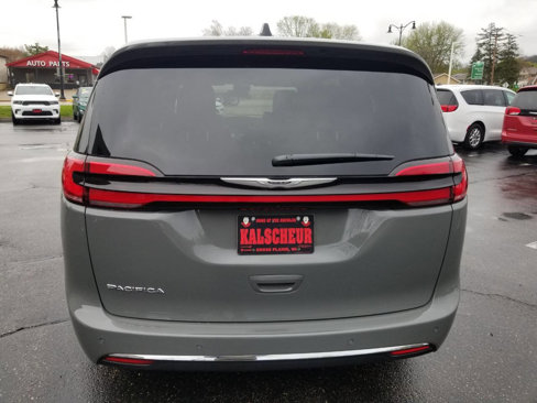 New 2025 Chrysler Pacifica Select image 6
