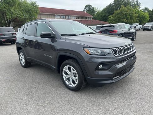 Used 2024 Jeep Compass Latitude w/ Convenience Group image 3
