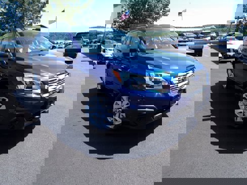 Used 2017 Subaru Outback 2.5i image 4