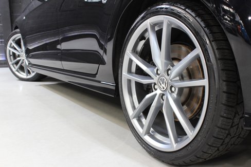 Used 2017 Volkswagen Golf R 4-Door image 13