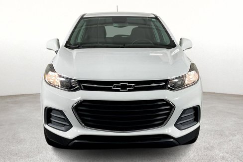 Used 2022 Chevrolet Trax LS w/ Tint and Cruise Package image 5