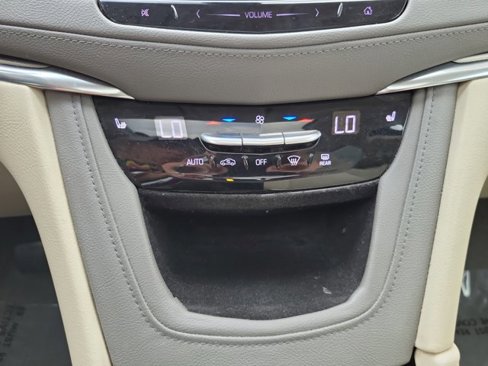 Used 2017 Cadillac XT5 Luxury w/ Driver Awareness Package image 32