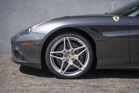 Used 2016 Ferrari California T image 17