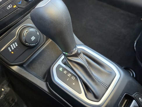 Used 2021 Jeep Renegade Latitude w/ Sun & Sound Group image 26