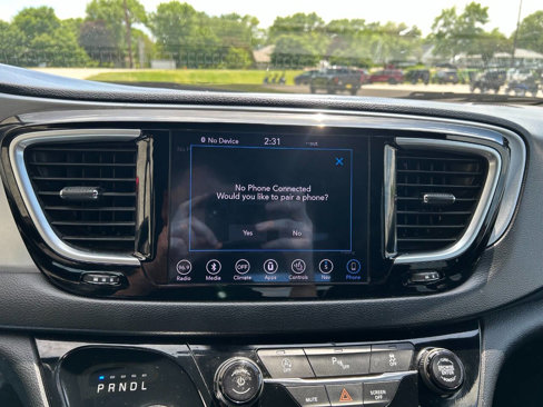 Used 2018 Chrysler Pacifica Touring-L Plus w/ S Appearance Package image 10