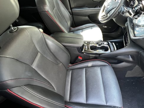 Used 2022 Buick Envision Essence w/ Technology Package I image 43