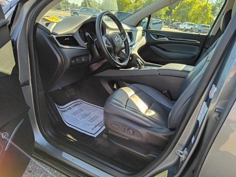 Used 2019 Buick Enclave Essence image 11
