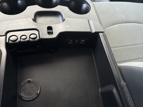 Used 2022 RAM 1500 Classic SLT image 30