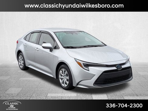 Used 2023 Toyota Corolla LE image 3