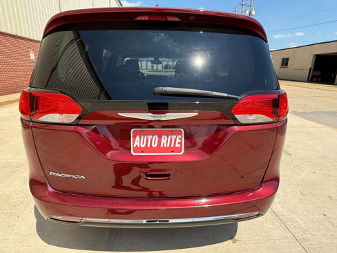 Used 2017 Chrysler Pacifica Touring-L Plus image 4