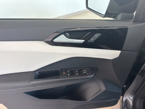 New 2025 Volkswagen Taos S image 18