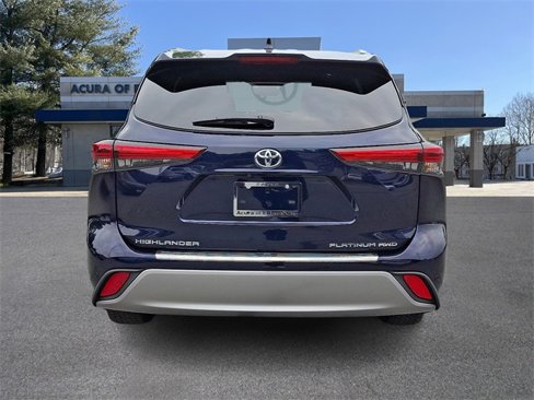 Used 2022 Toyota Highlander Platinum image 5