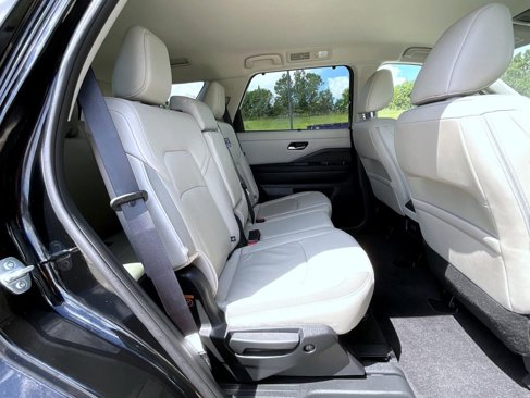 Used 2023 Nissan Pathfinder SL image 19