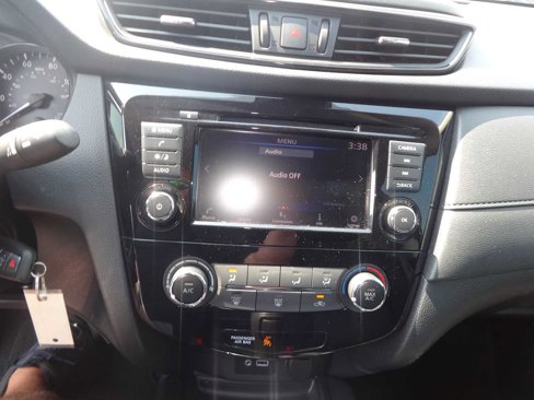 Used 2020 Nissan Rogue S image 16